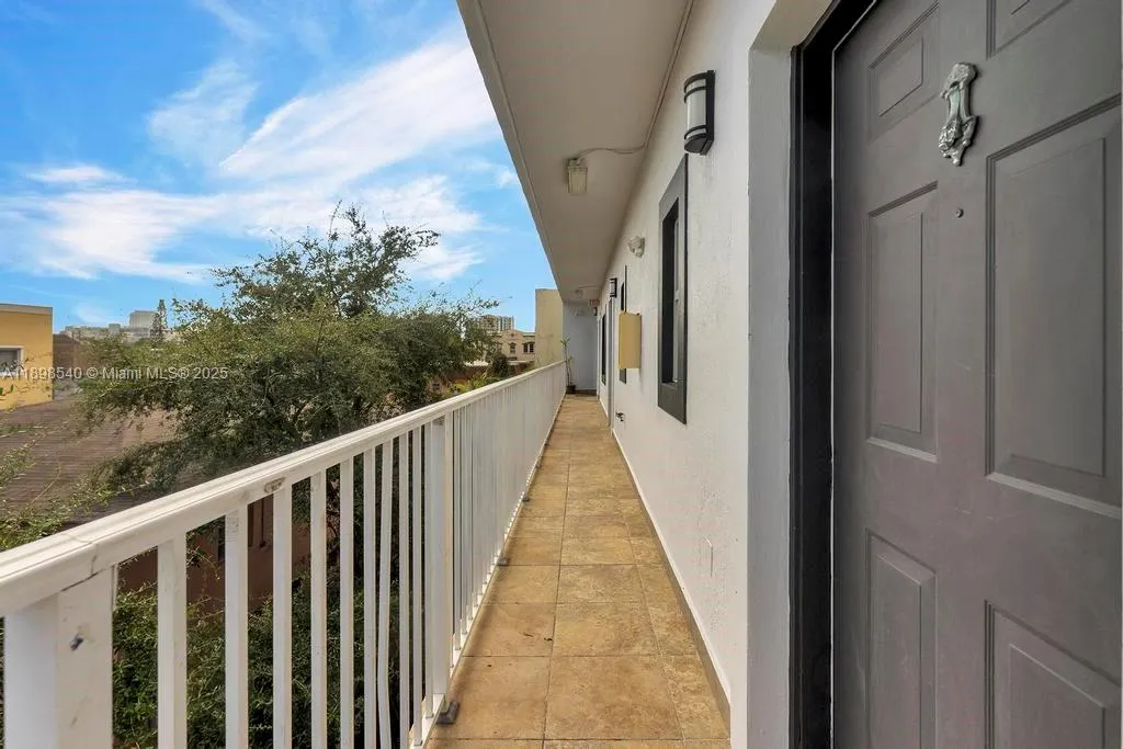 948 SW 3rd St, #304