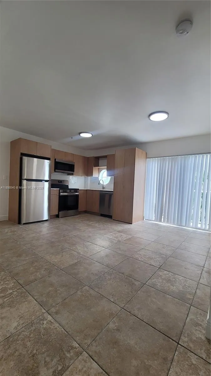 948 SW 3rd St, #304