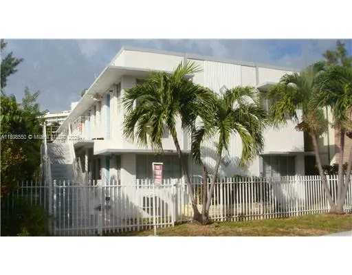 7420 Carlyle Ave