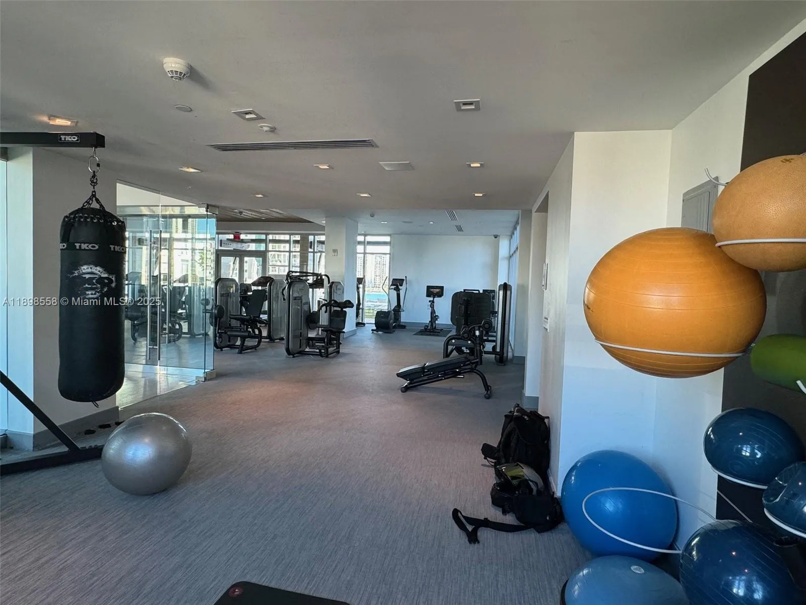 300 Sunny Isles Blvd, #4-1405