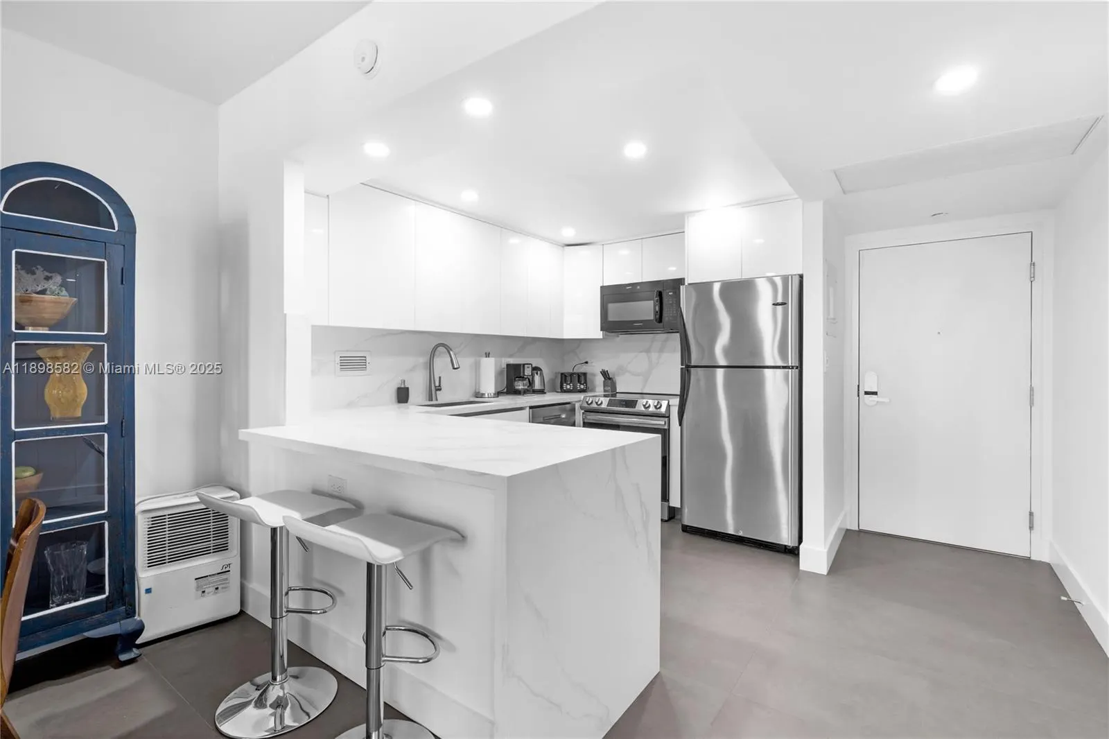 2301 Collins Ave, #1543