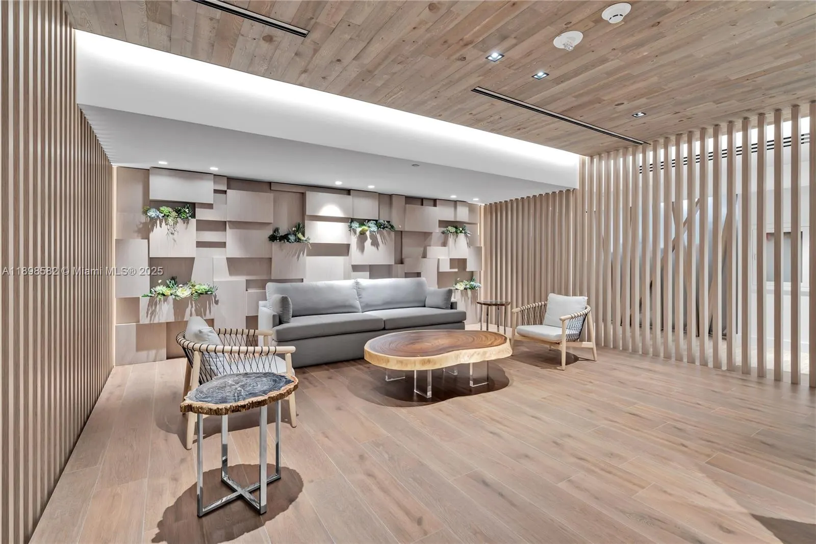 2301 Collins Ave, #1543