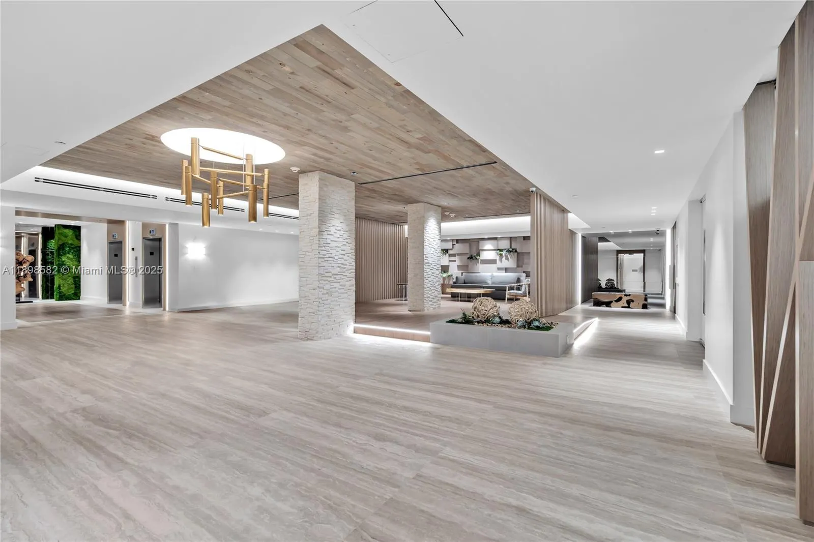 2301 Collins Ave, #1543