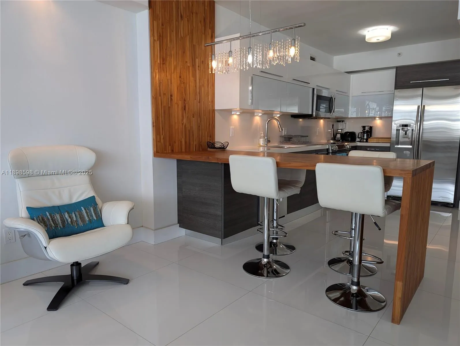 100 Lincoln Rd, #1008