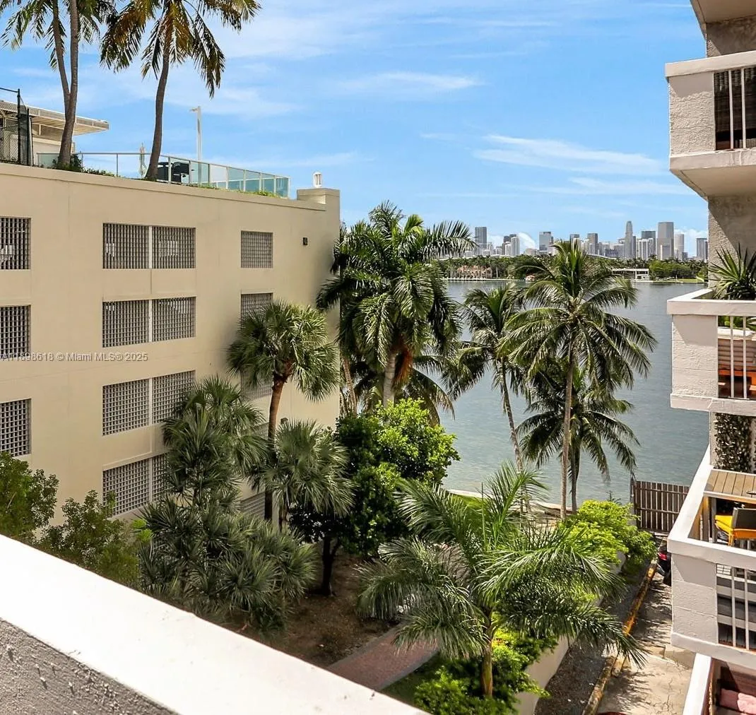 800 West Ave, #506