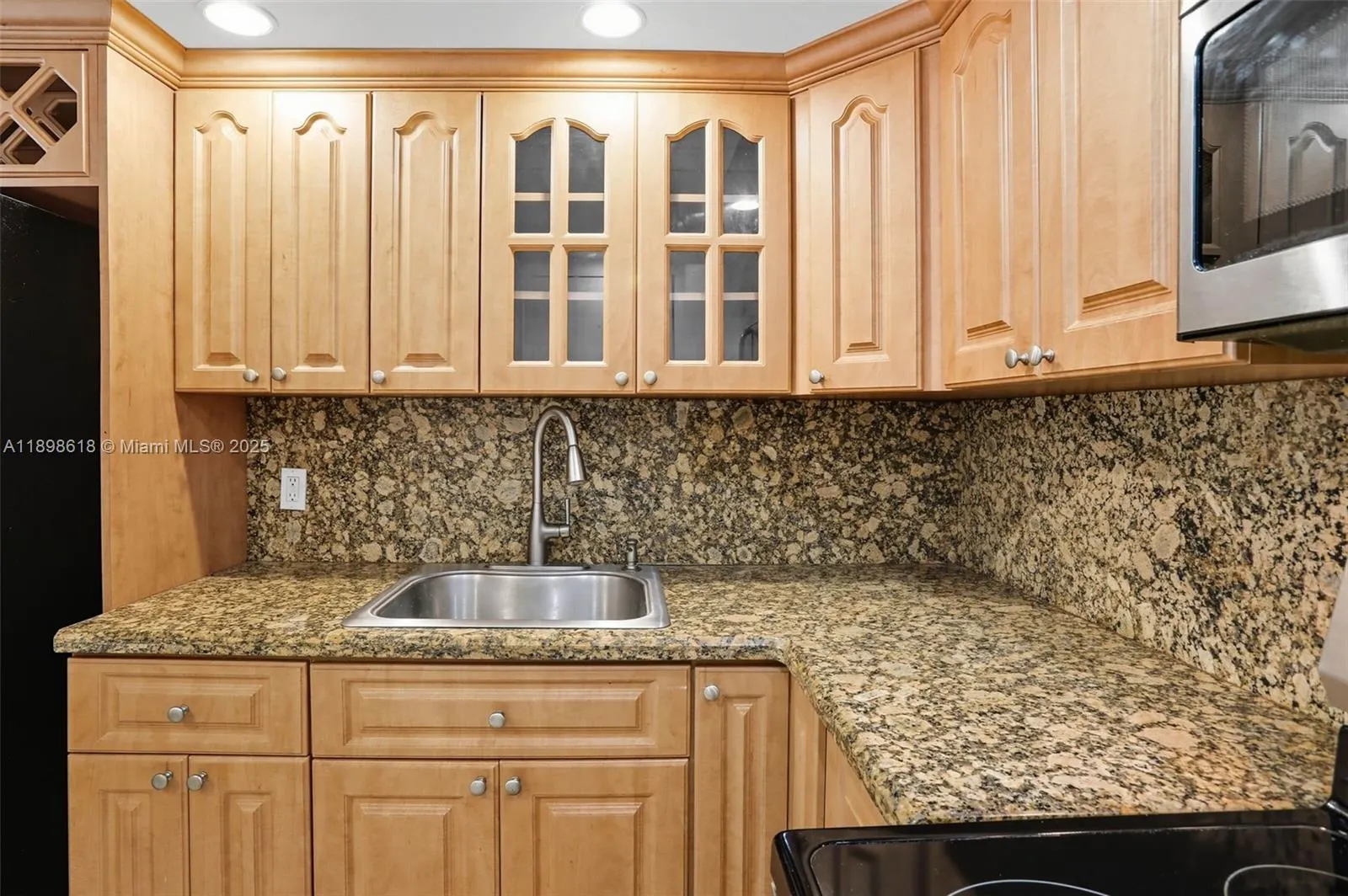 800 West Ave, #506