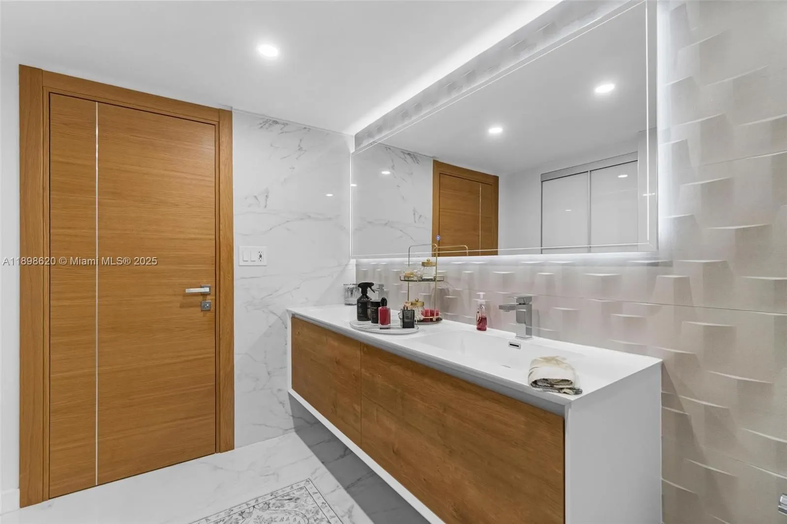 1000 Parkview Dr, #809