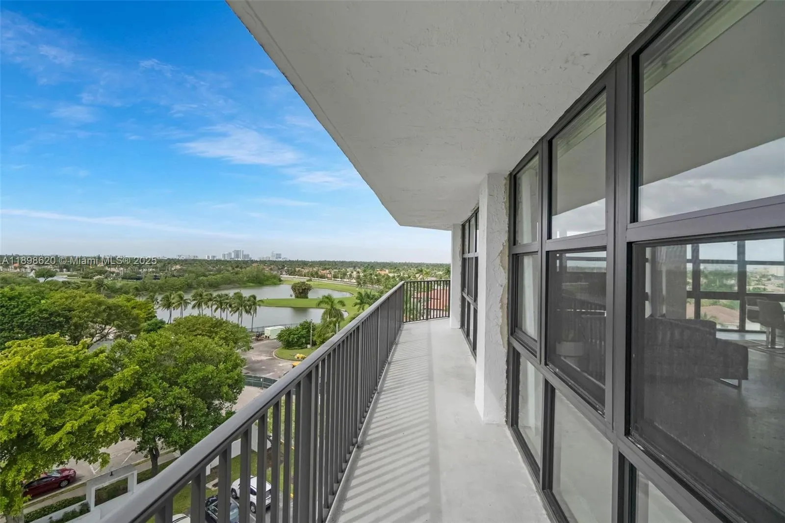 1000 Parkview Dr, #809