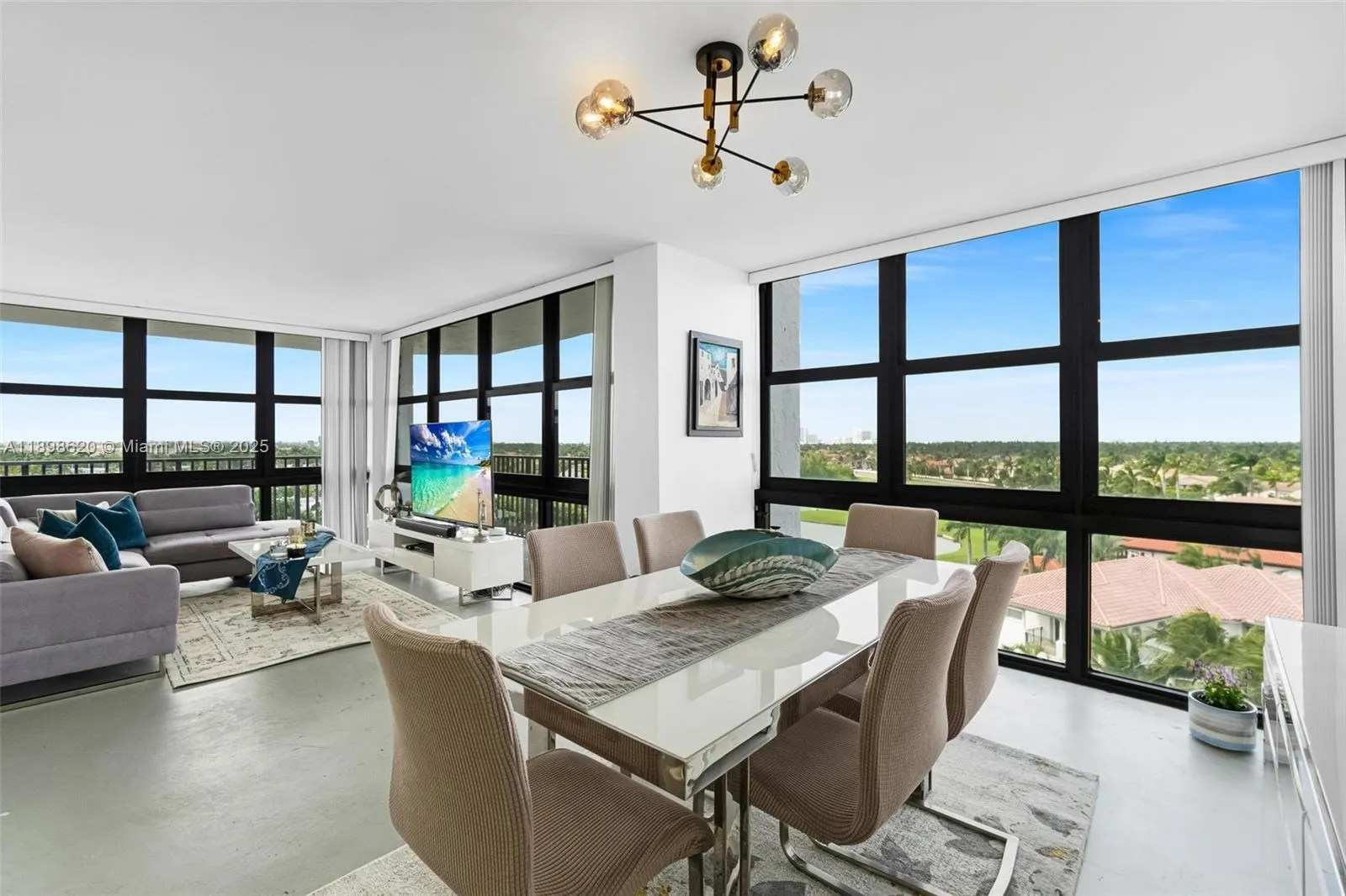 1000 Parkview Dr, #809