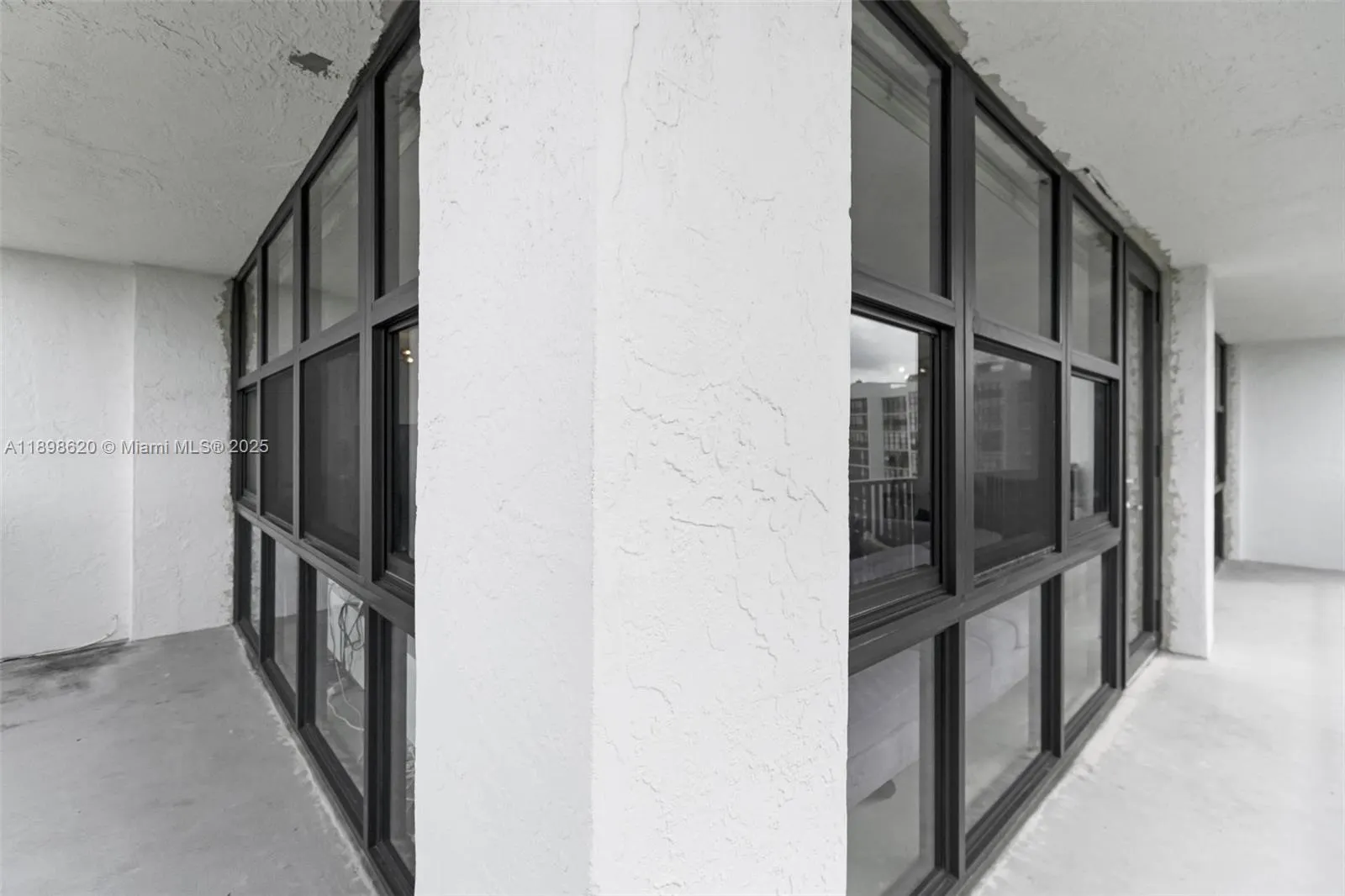 1000 Parkview Dr, #809