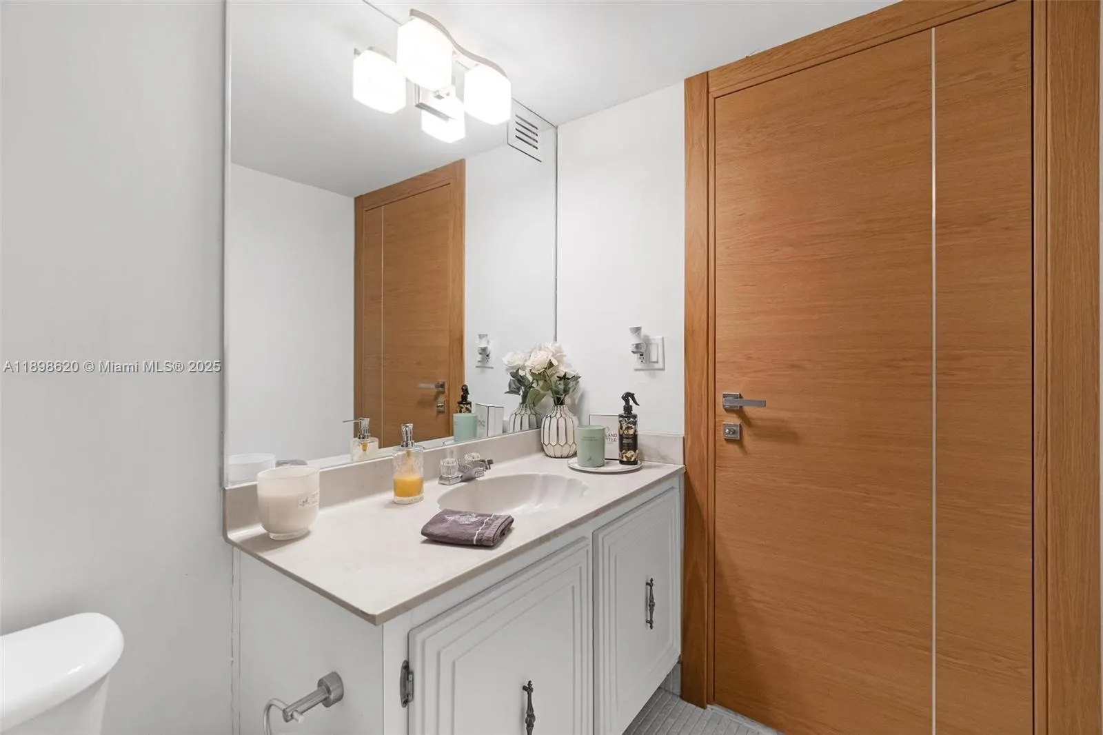 1000 Parkview Dr, #809