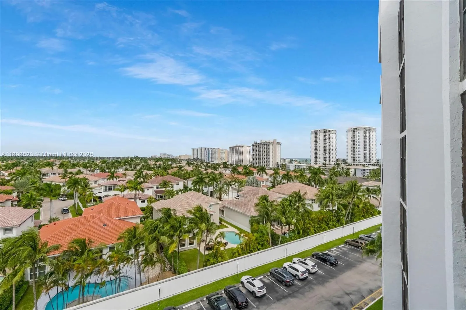 1000 Parkview Dr, #809