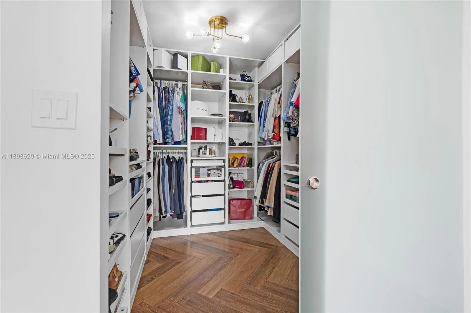 1000 Parkview Dr, #809