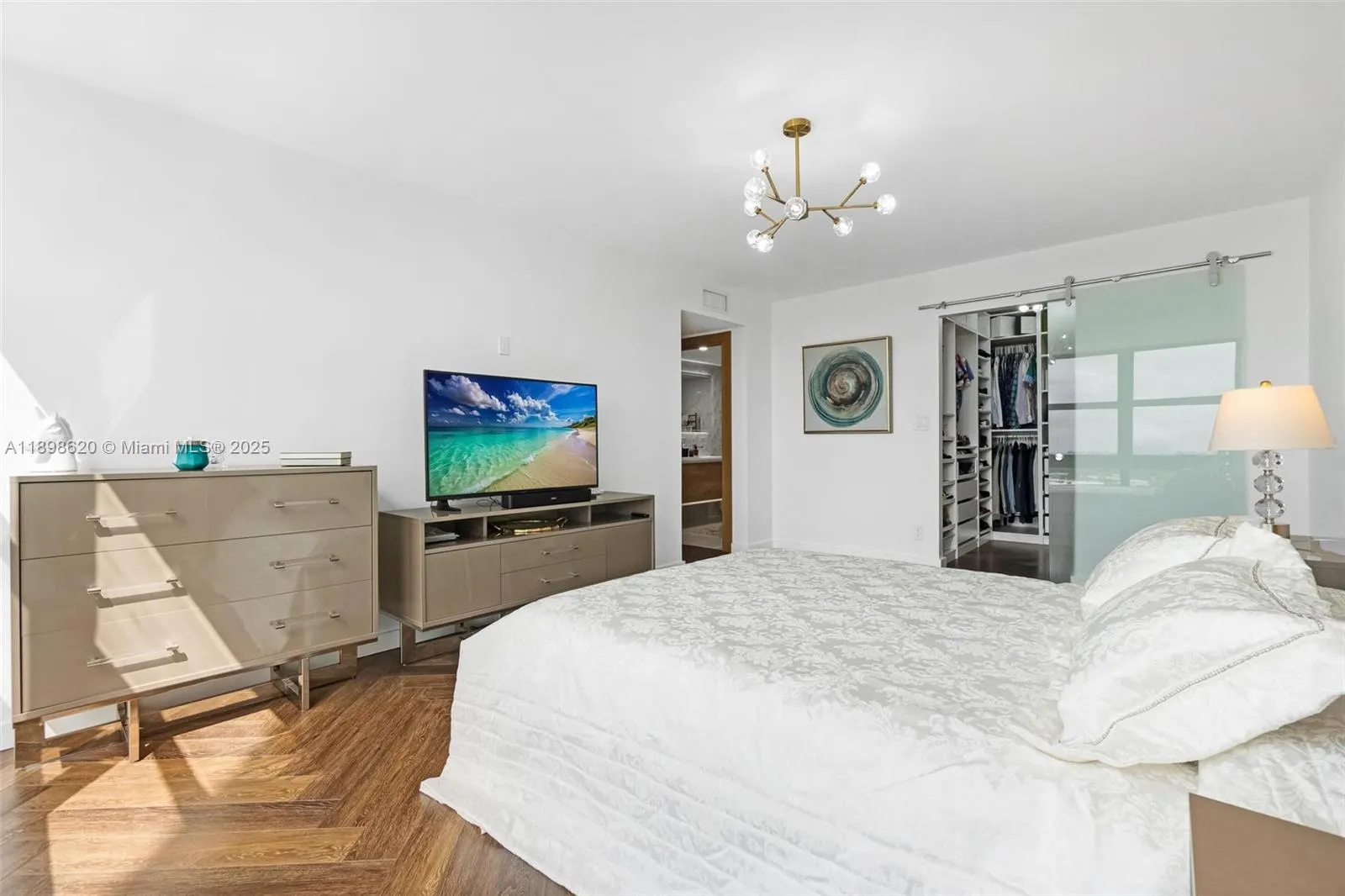 1000 Parkview Dr, #809