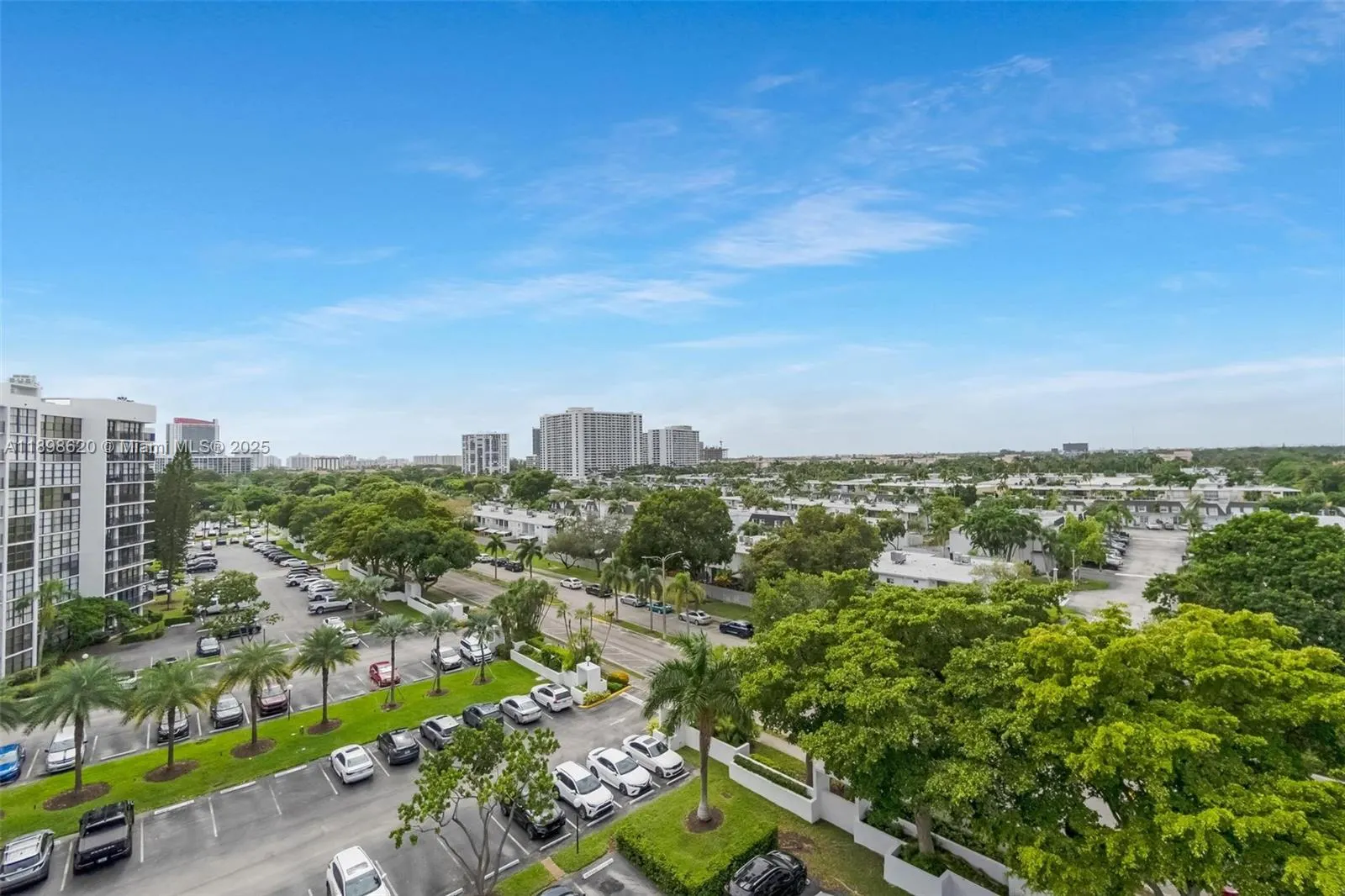 1000 Parkview Dr, #809