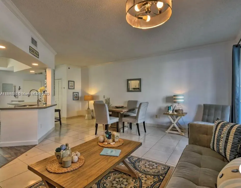 3135 NE 184th St, #2103
