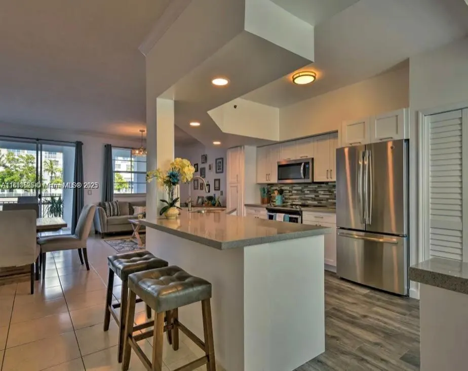 3135 NE 184th St, #2103