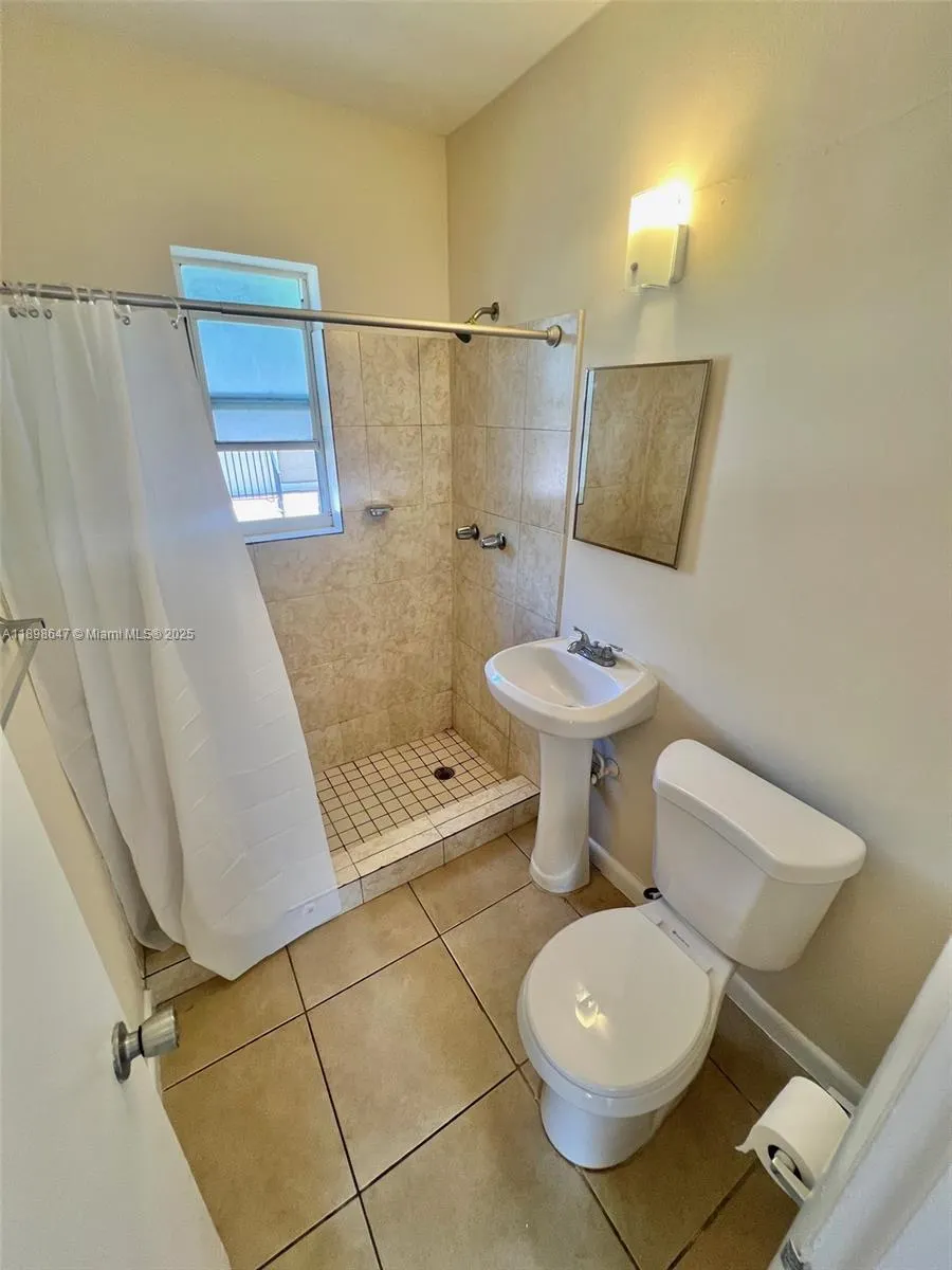 690 NE 85th St, #3D
