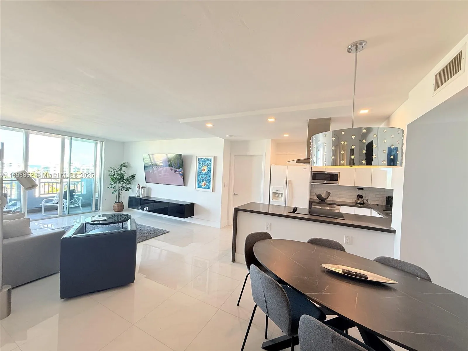 90 Alton Rd, #909