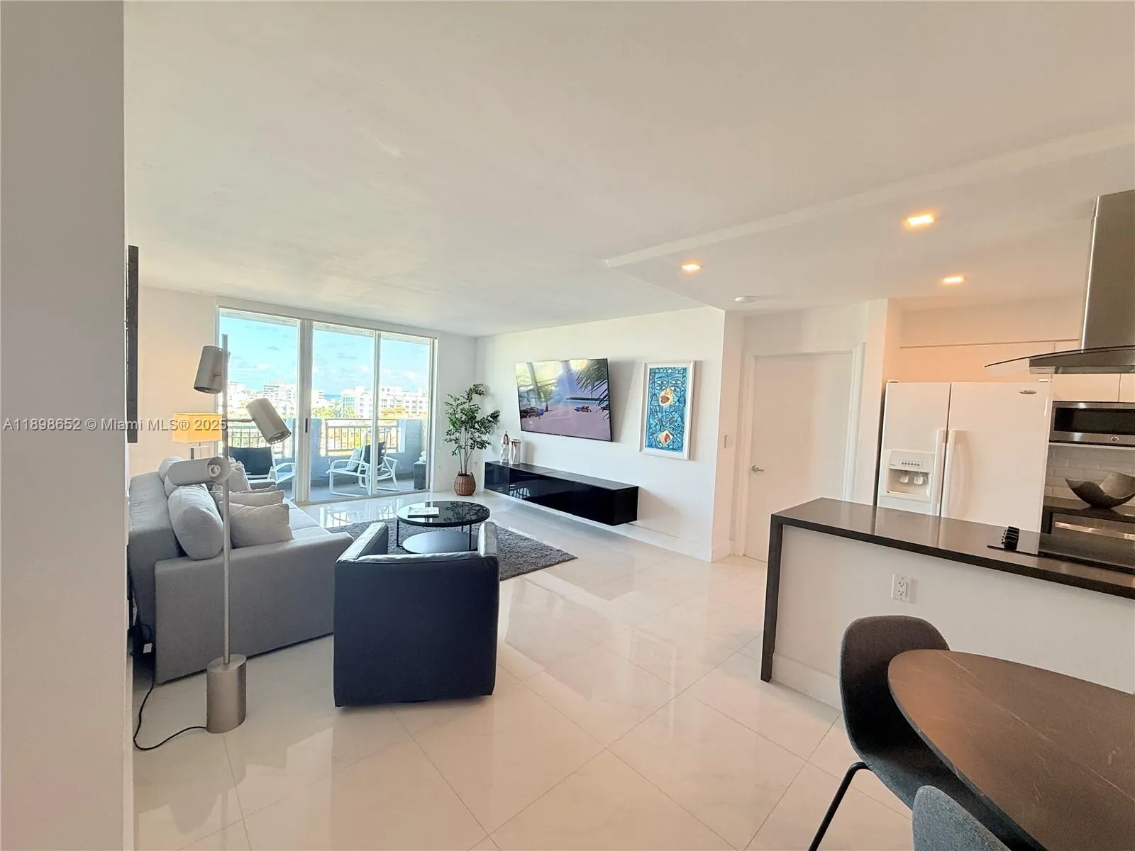 90 Alton Rd, #909