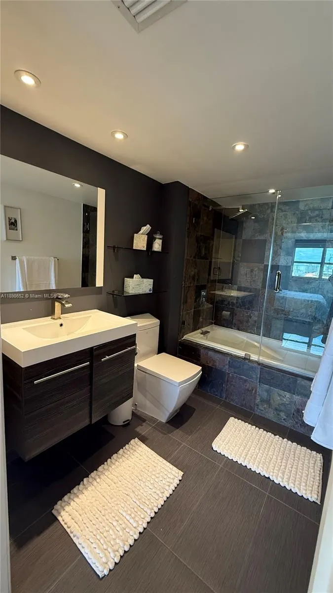 90 Alton Rd, #909