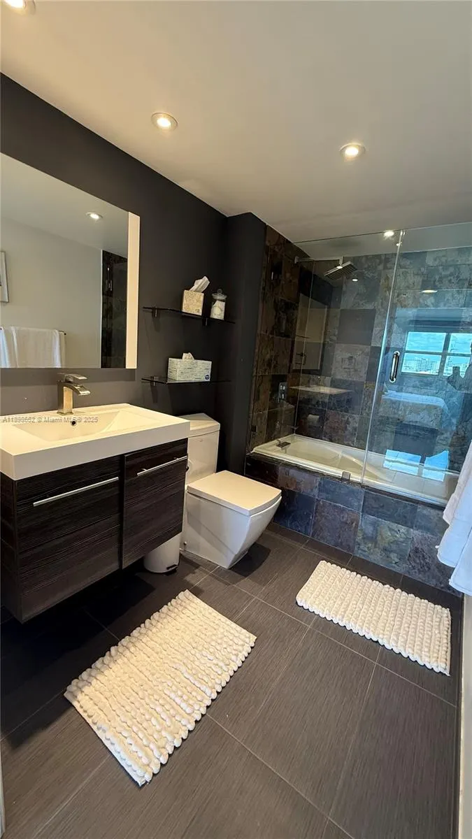 90 Alton Rd, #909