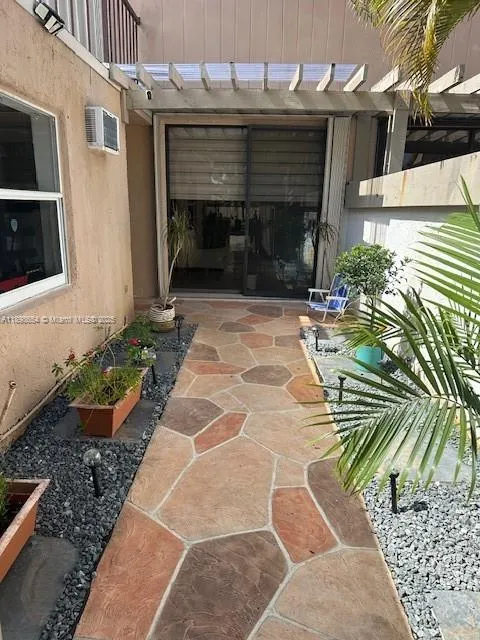 685 NE 206th Ter