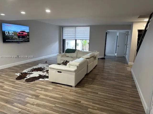 685 NE 206th Ter