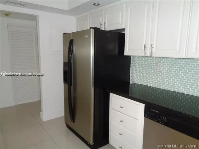 19390 Collins Ave, #709