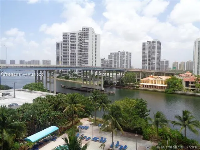 19390 Collins Ave, #709