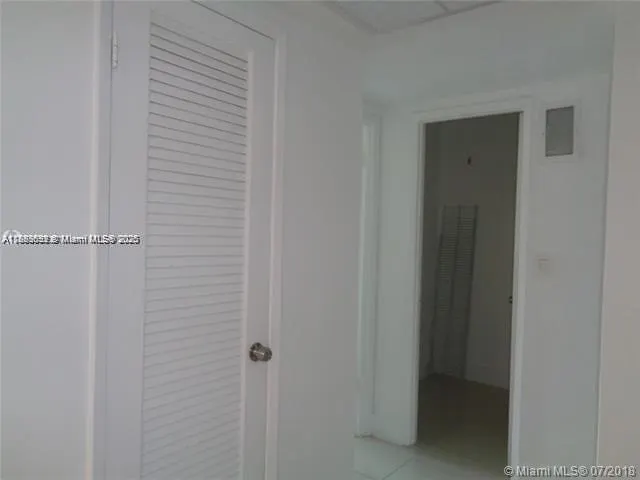 19390 Collins Ave, #709