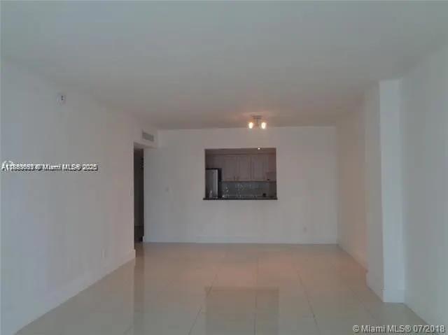 19390 Collins Ave, #709