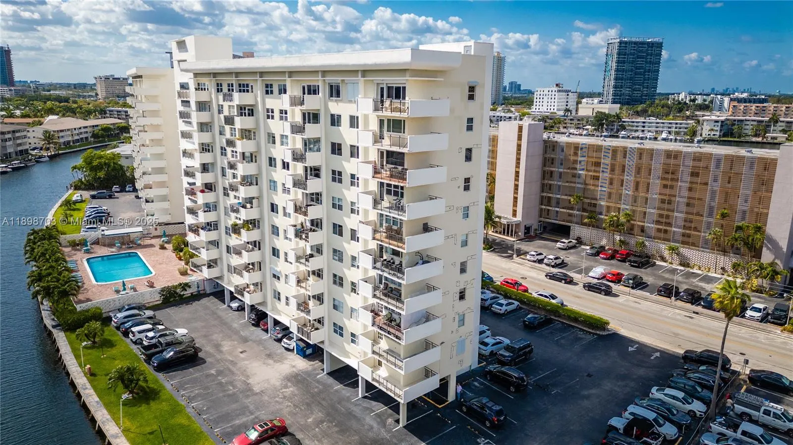 401 Golden Isles Dr, #1012