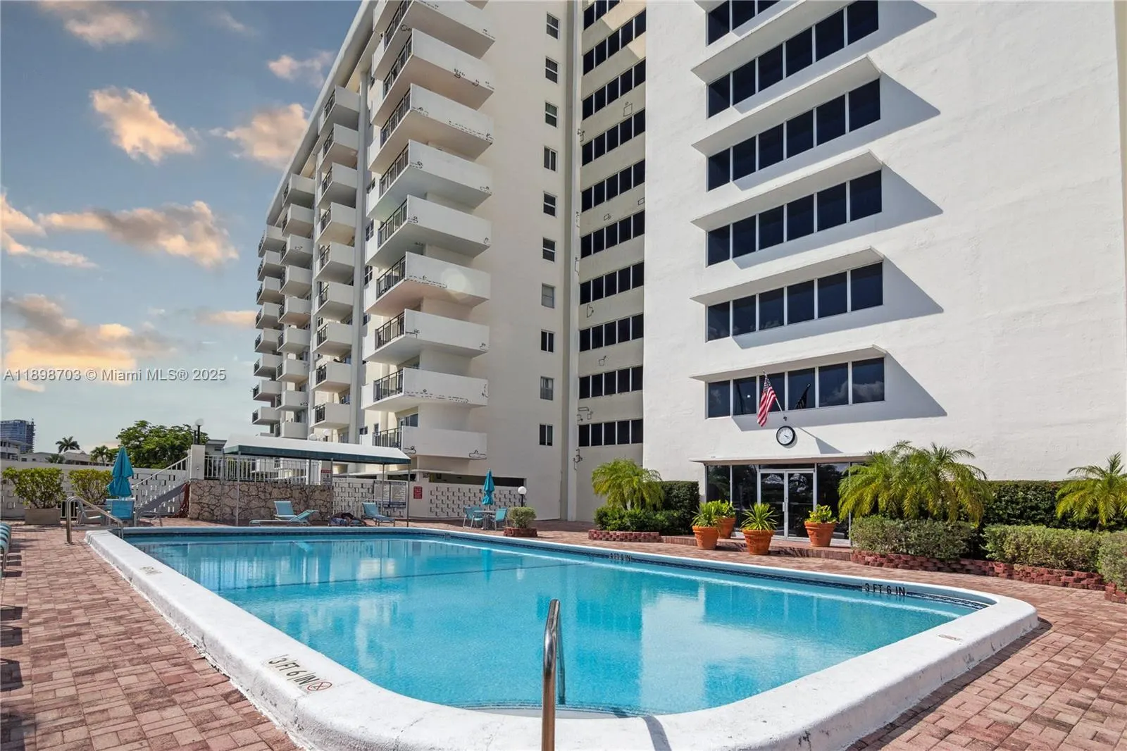 401 Golden Isles Dr, #1012