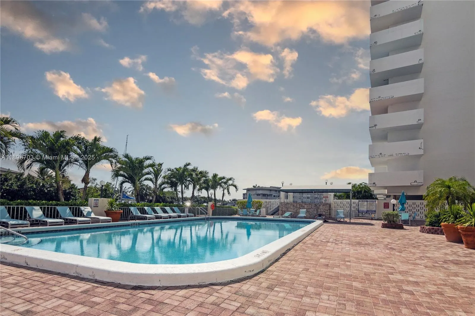 401 Golden Isles Dr, #1012