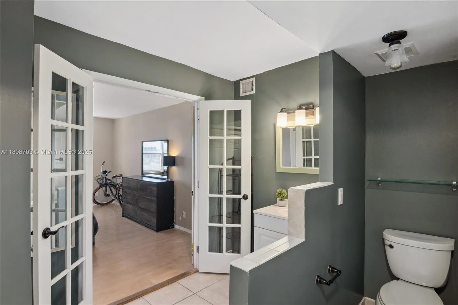 401 Golden Isles Dr, #1012