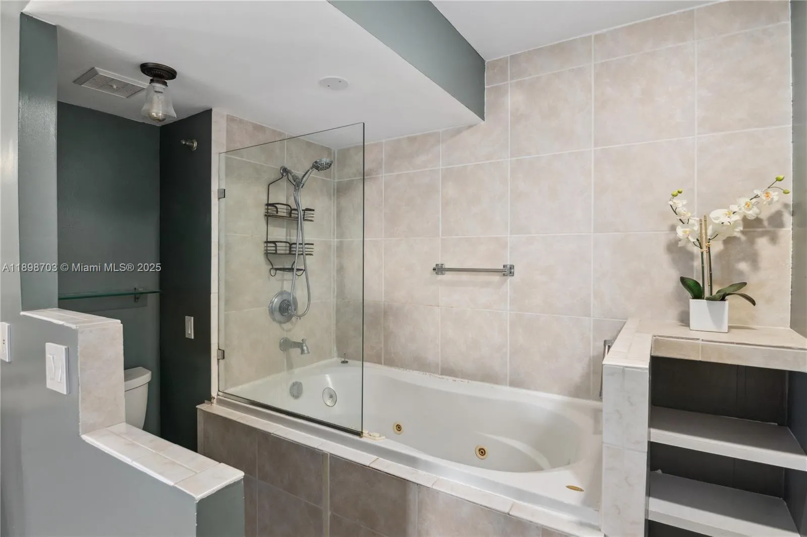 401 Golden Isles Dr, #1012