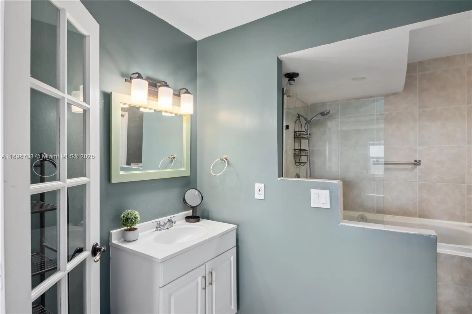 401 Golden Isles Dr, #1012