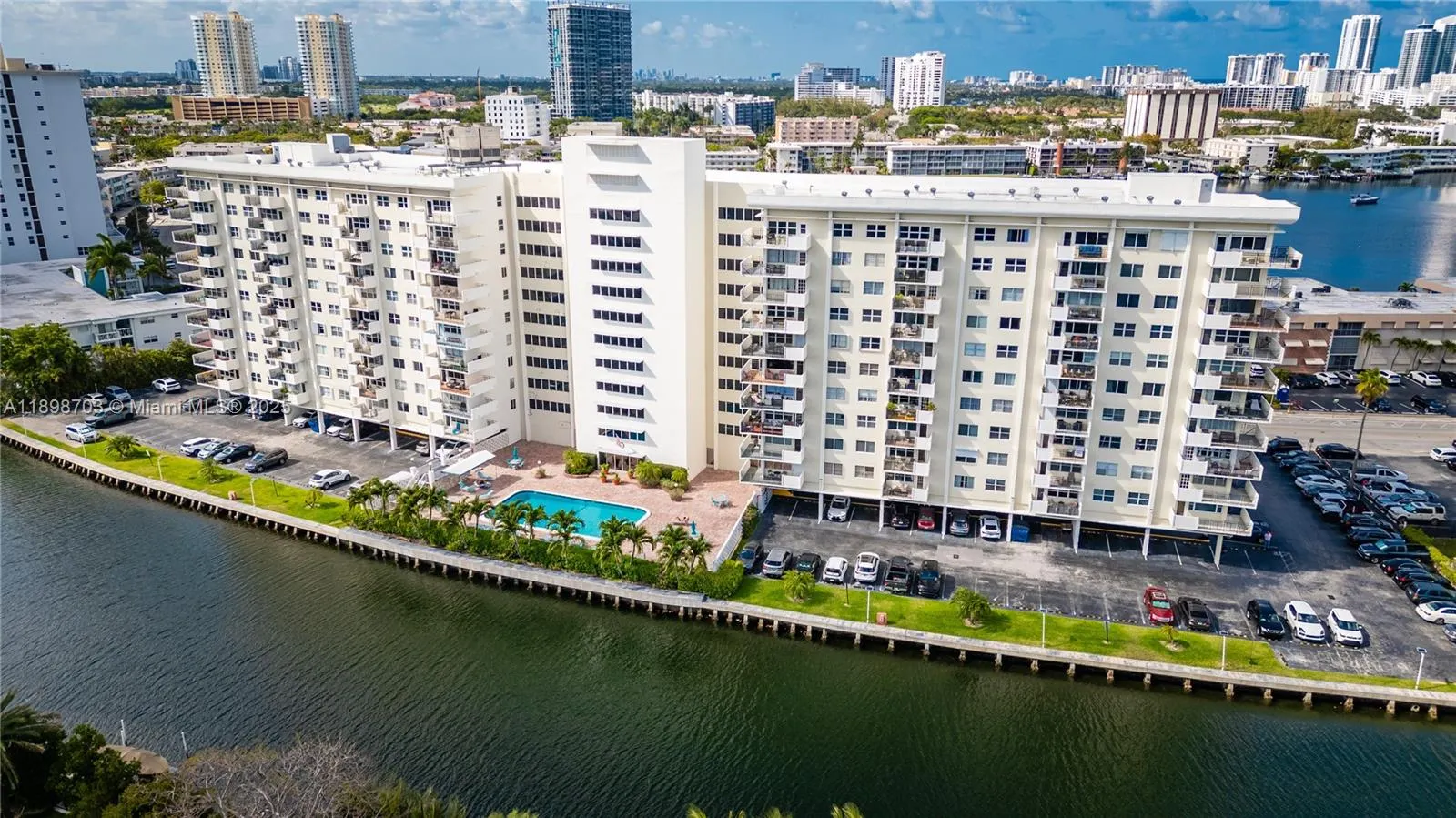 401 Golden Isles Dr, #1012