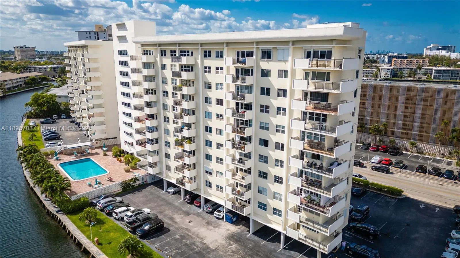 401 Golden Isles Dr, #1012
