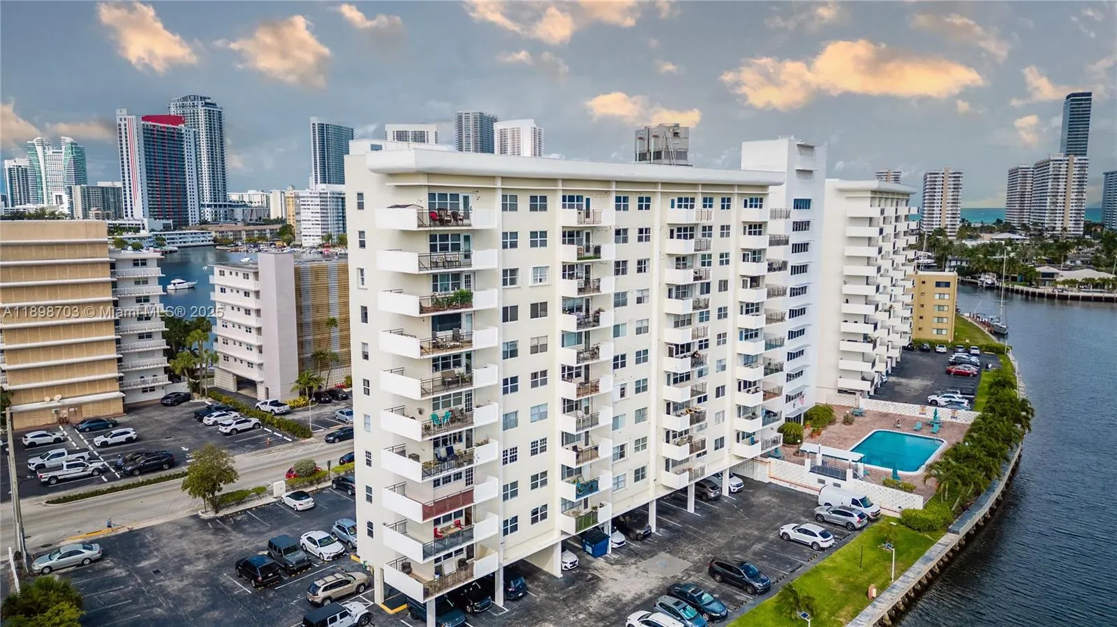 401 Golden Isles Dr, #1012
