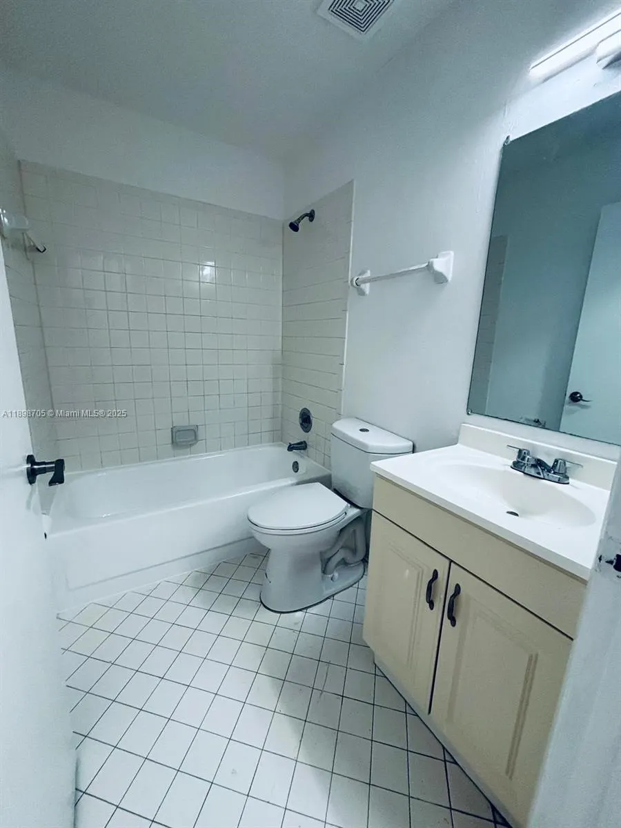 3453 NW 44th St, #105