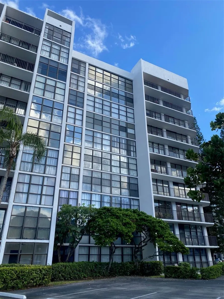 1000 Parkview Dr, #427