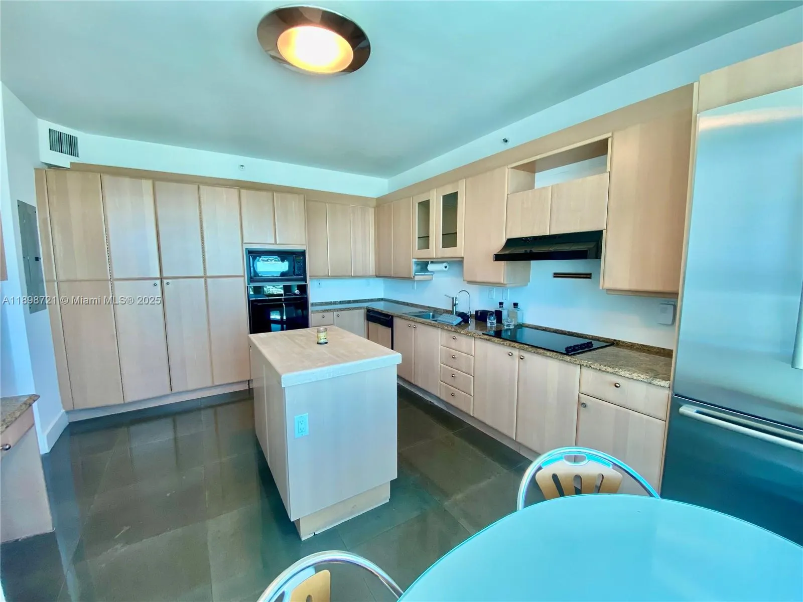 300 S Pointe Dr, #3204