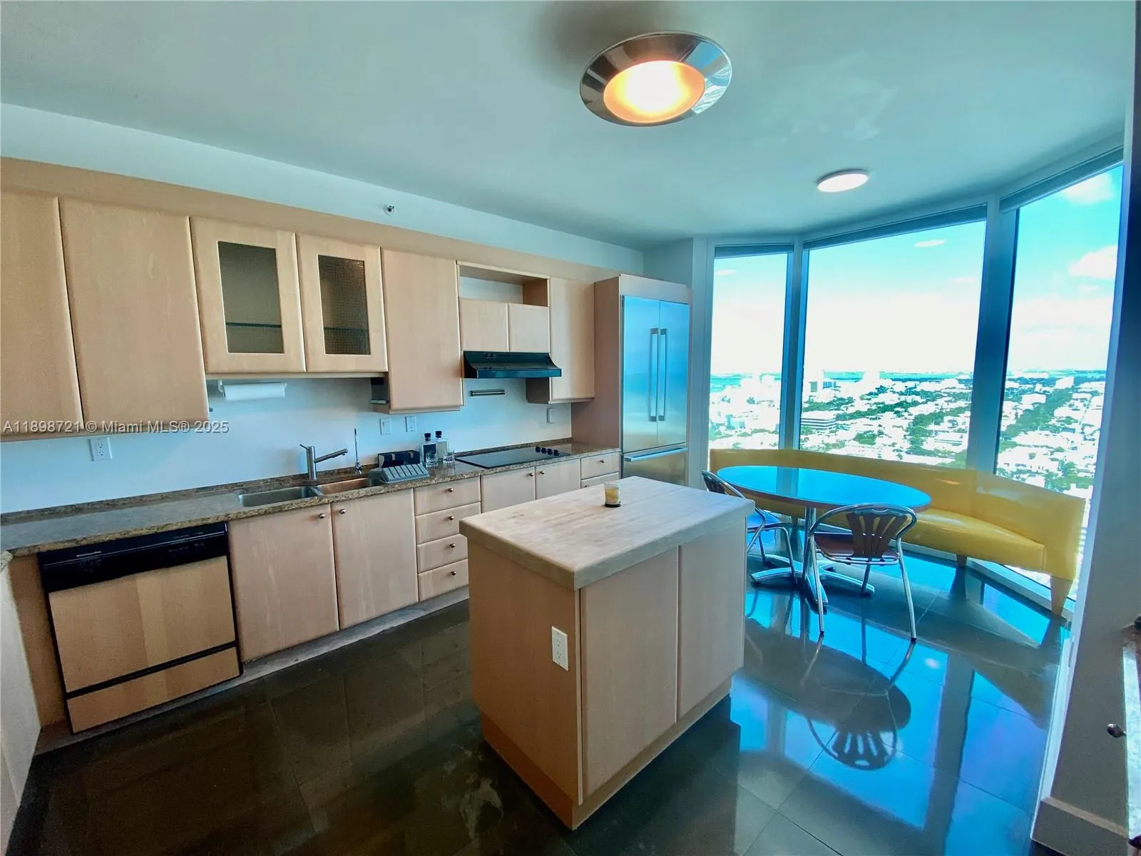 300 S Pointe Dr, #3204
