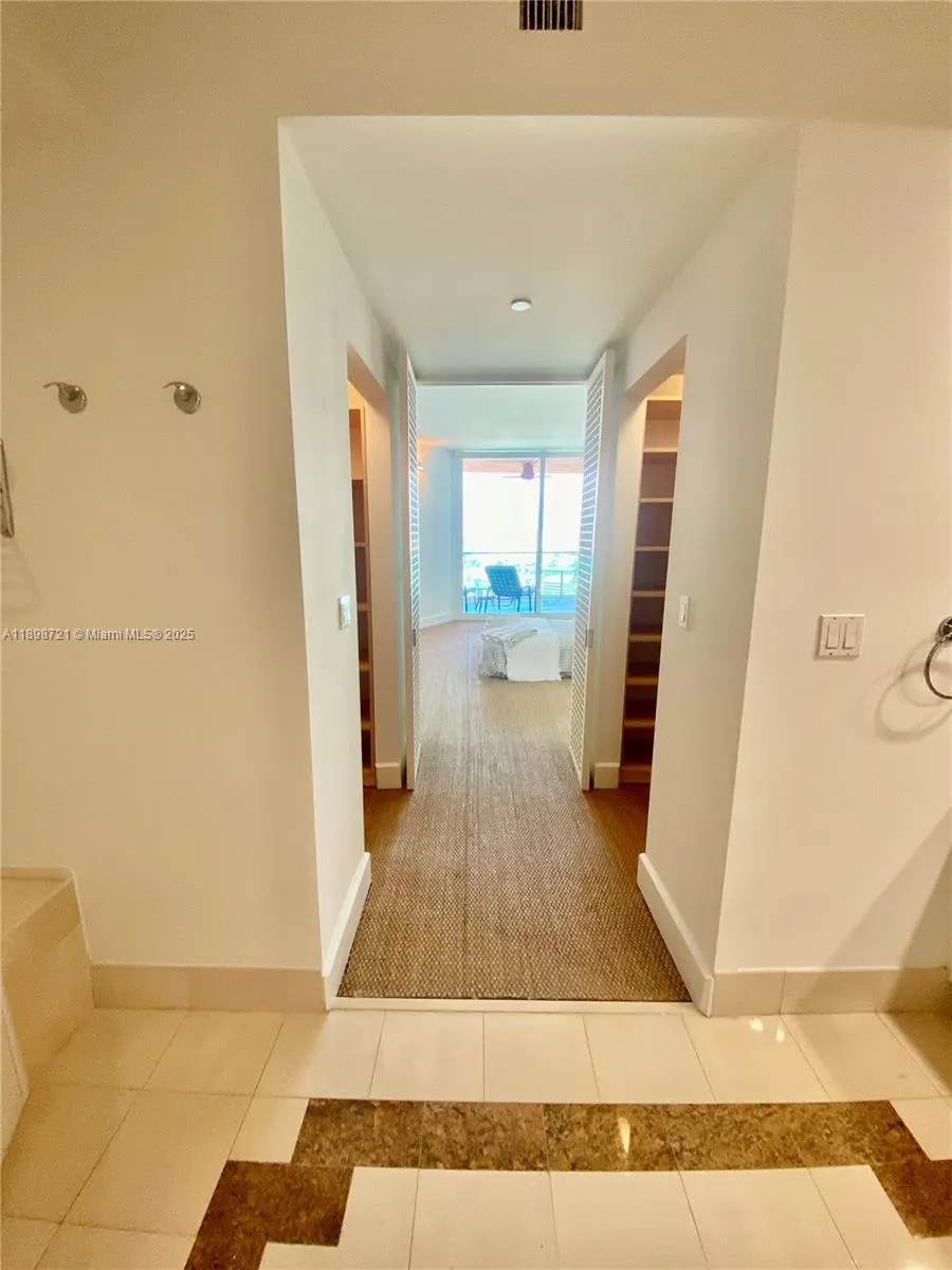 300 S Pointe Dr, #3204