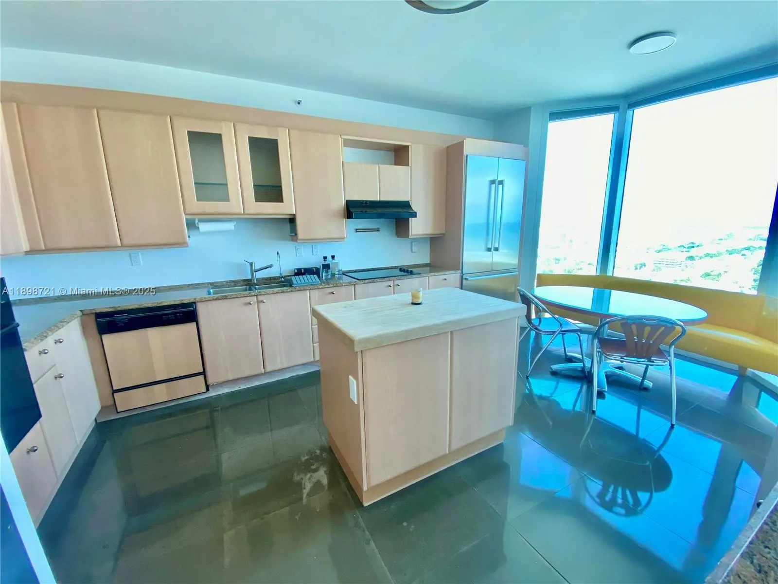 300 S Pointe Dr, #3204