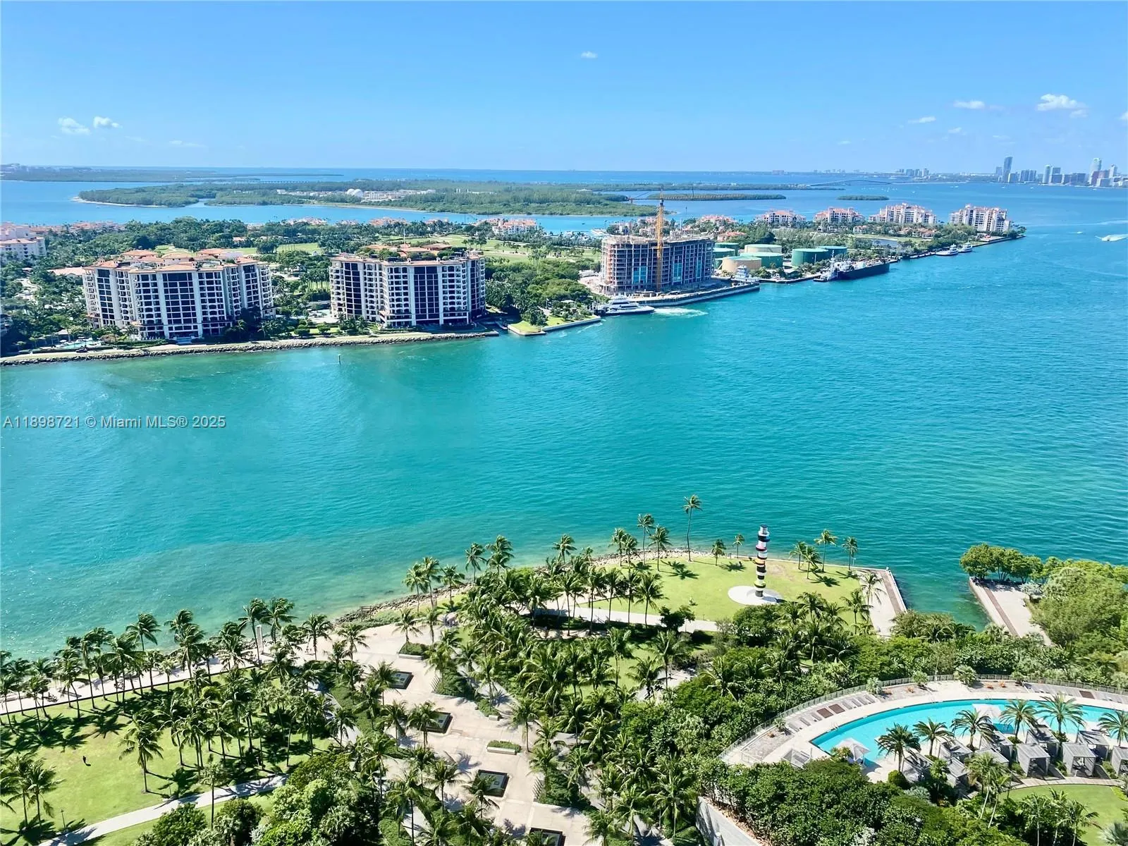 300 S Pointe Dr, #3204