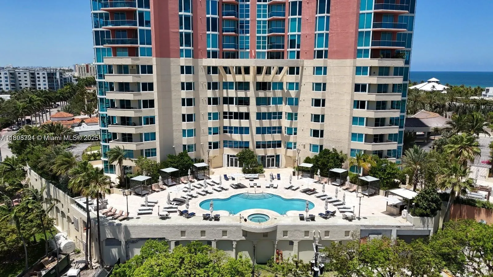 300 S Pointe Dr, #3204
