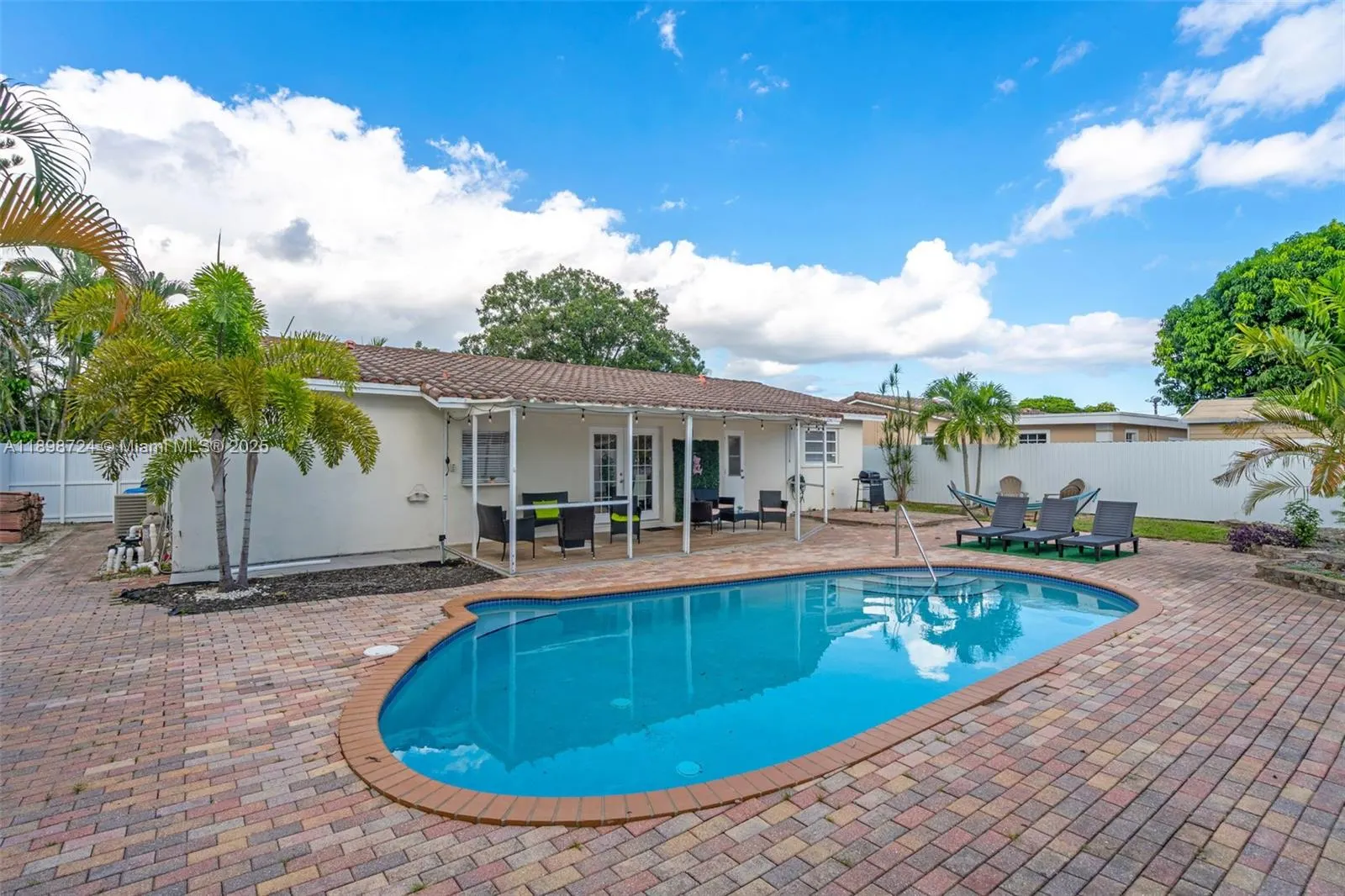 3420 SW 16th St